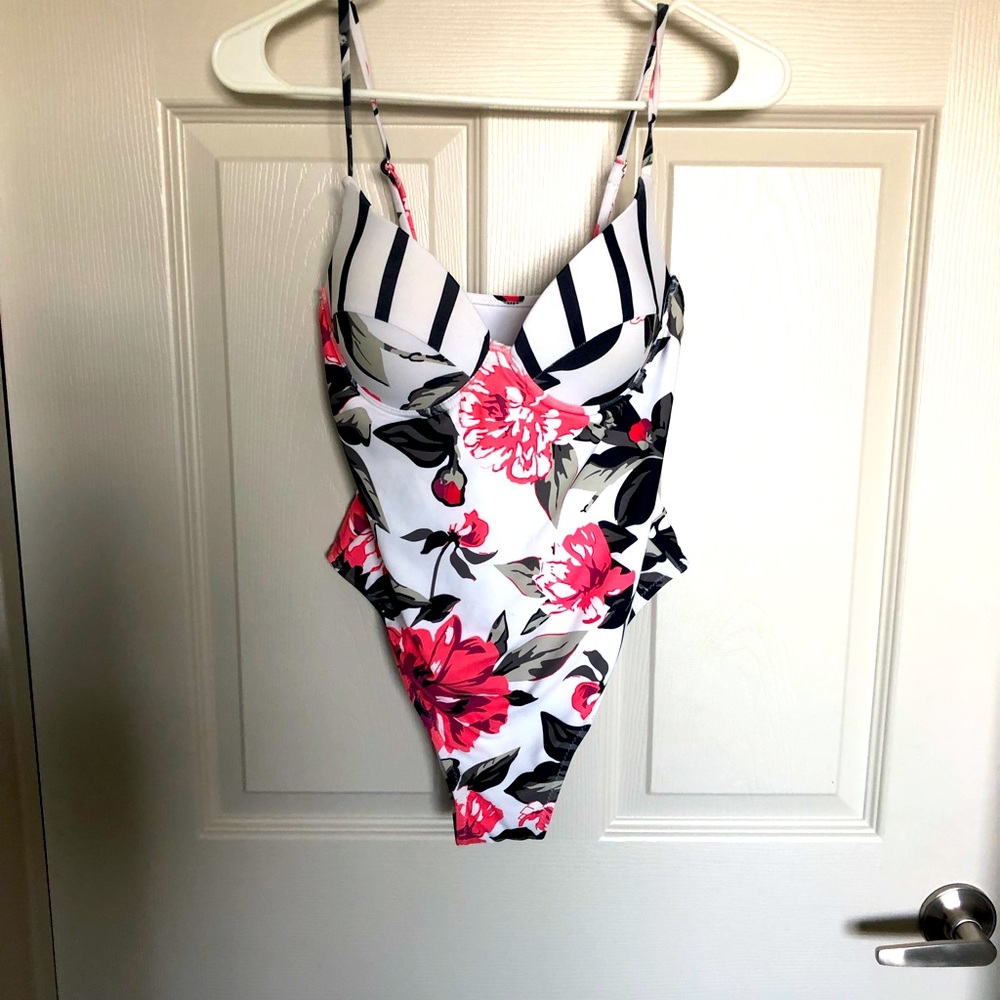 Cupshe one piece swimsuit.